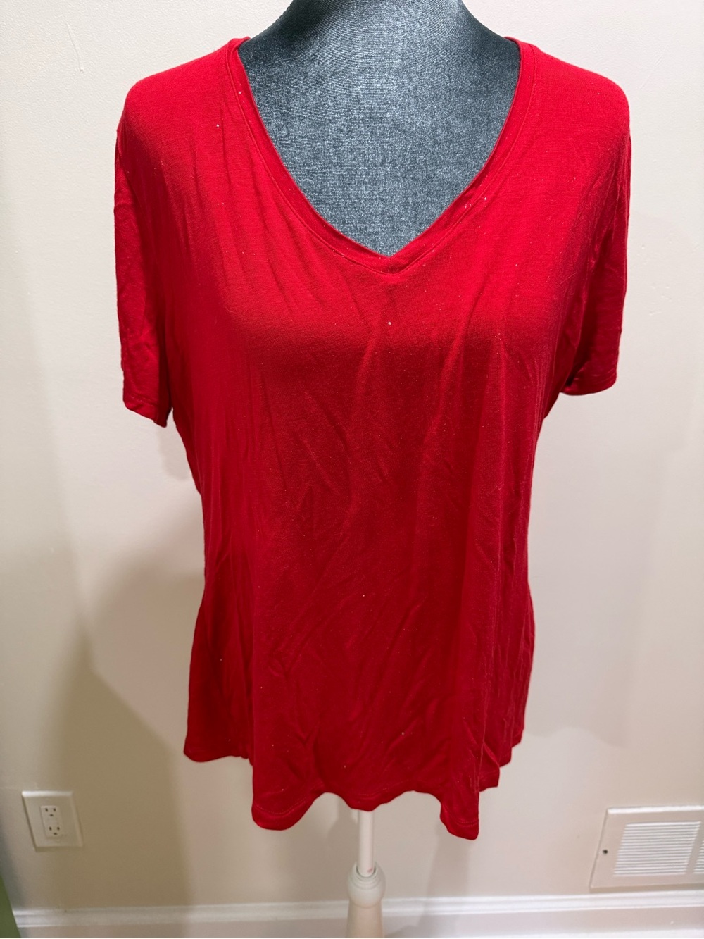 Everyday V-Neck Short Sleeve Tee - Red